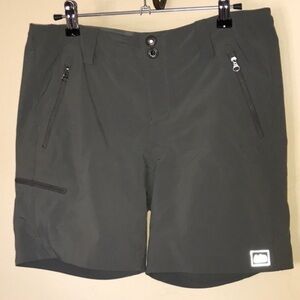 REI active hiking shorts khaki green zip pockets zip snap fly zip pockets Sz 6